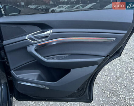 Серый Ауди E-Tron, объемом двигателя 0 л и пробегом 32 тыс. км за 41367 $, фото 45 на Automoto.ua