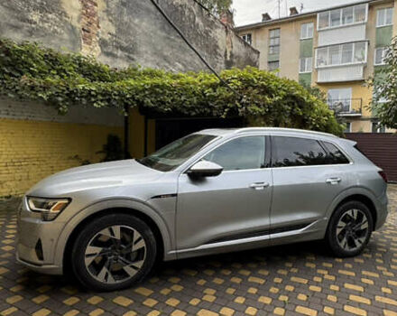 Сірий Ауді E-Tron, об'ємом двигуна 0 л та пробігом 5 тис. км за 42000 $, фото 3 на Automoto.ua