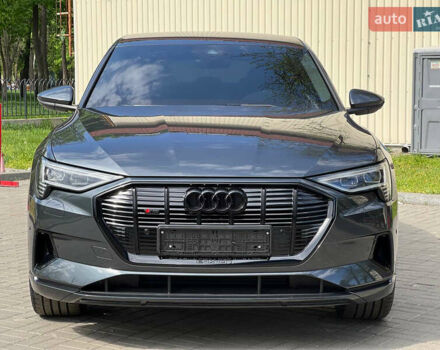 Серый Ауди E-Tron, объемом двигателя 0 л и пробегом 15 тыс. км за 42500 $, фото 1 на Automoto.ua