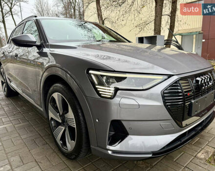 Серый Ауди E-Tron, объемом двигателя 0 л и пробегом 39 тыс. км за 44500 $, фото 3 на Automoto.ua