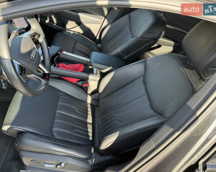 Серый Ауди E-Tron, объемом двигателя 0 л и пробегом 65 тыс. км за 53900 $, фото 20 на Automoto.ua