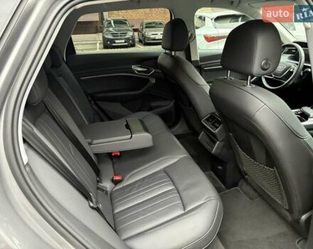 Серый Ауди E-Tron, объемом двигателя 0 л и пробегом 112 тыс. км за 31900 $, фото 54 на Automoto.ua