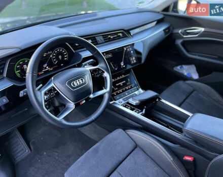 Серый Ауди E-Tron, объемом двигателя 0 л и пробегом 18 тыс. км за 42500 $, фото 32 на Automoto.ua