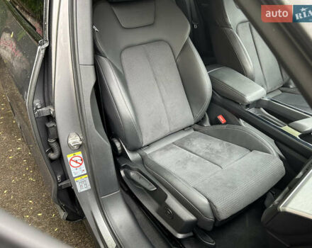 Серый Ауди E-Tron, объемом двигателя 0 л и пробегом 44 тыс. км за 38700 $, фото 22 на Automoto.ua