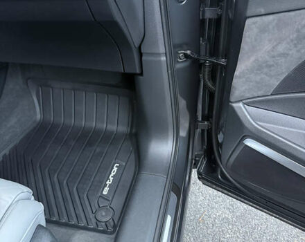 Серый Ауди E-Tron, объемом двигателя 0 л и пробегом 197 тыс. км за 23900 $, фото 44 на Automoto.ua