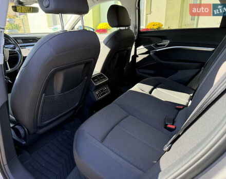 Серый Ауди E-Tron, объемом двигателя 0 л и пробегом 90 тыс. км за 33000 $, фото 90 на Automoto.ua