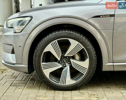 Серый Ауди E-Tron, объемом двигателя 0 л и пробегом 39 тыс. км за 44500 $, фото 9 на Automoto.ua