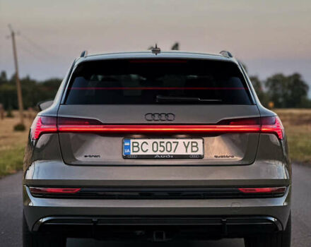 Серый Ауди E-Tron, объемом двигателя 0 л и пробегом 63 тыс. км за 40999 $, фото 5 на Automoto.ua