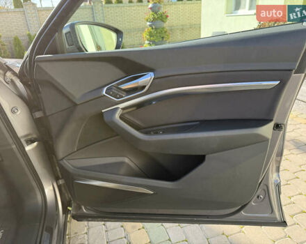 Серый Ауди E-Tron, объемом двигателя 0 л и пробегом 90 тыс. км за 33000 $, фото 73 на Automoto.ua