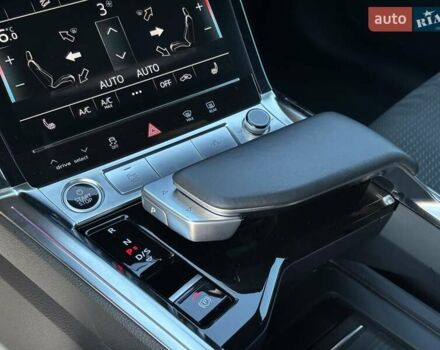Серый Ауди E-Tron, объемом двигателя 0 л и пробегом 70 тыс. км за 39650 $, фото 35 на Automoto.ua