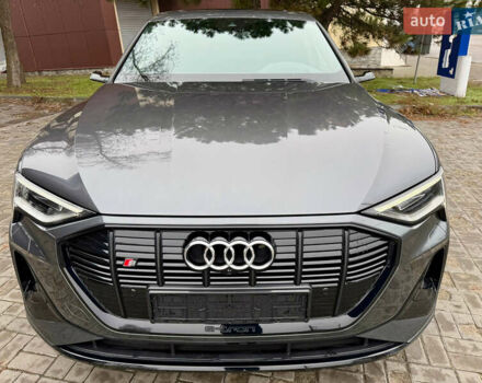 Серый Ауди E-Tron, объемом двигателя 0 л и пробегом 37 тыс. км за 49500 $, фото 4 на Automoto.ua