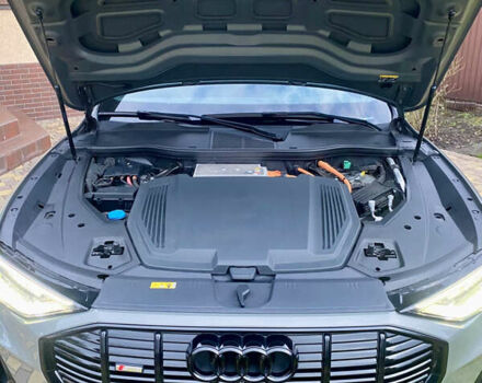 Сірий Ауді E-Tron, об'ємом двигуна 0 л та пробігом 43 тис. км за 45500 $, фото 59 на Automoto.ua