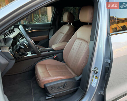 Сірий Ауді E-Tron, об'ємом двигуна 0 л та пробігом 49 тис. км за 36500 $, фото 38 на Automoto.ua