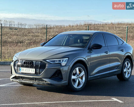 Сірий Ауді E-Tron, об'ємом двигуна 0 л та пробігом 58 тис. км за 45200 $, фото 8 на Automoto.ua