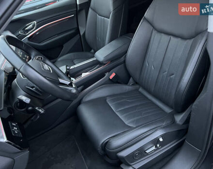 Серый Ауди E-Tron, объемом двигателя 0 л и пробегом 32 тыс. км за 41367 $, фото 27 на Automoto.ua