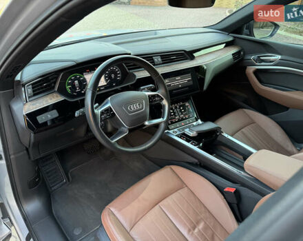 Сірий Ауді E-Tron, об'ємом двигуна 0 л та пробігом 49 тис. км за 36500 $, фото 37 на Automoto.ua