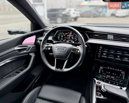 Серый Ауди E-Tron, объемом двигателя 0 л и пробегом 37 тыс. км за 49500 $, фото 45 на Automoto.ua