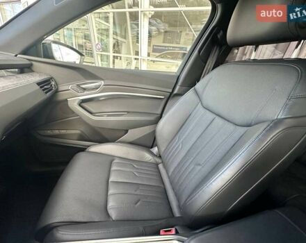 Сірий Ауді E-Tron, об'ємом двигуна 0 л та пробігом 27 тис. км за 53990 $, фото 33 на Automoto.ua