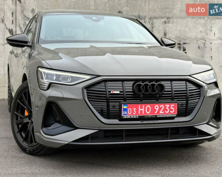 Серый Ауди E-Tron, объемом двигателя 0 л и пробегом 104 тыс. км за 39820 $, фото 1 на Automoto.ua