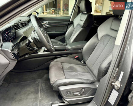 Сірий Ауді E-Tron, об'ємом двигуна 0 л та пробігом 39 тис. км за 46500 $, фото 35 на Automoto.ua