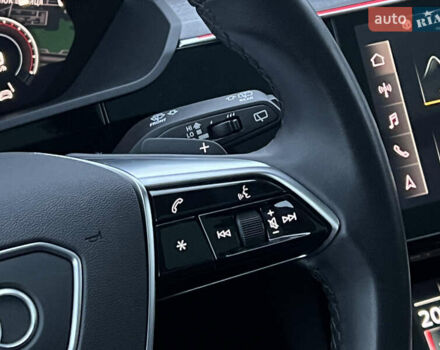 Серый Ауди E-Tron, объемом двигателя 0 л и пробегом 32 тыс. км за 41367 $, фото 59 на Automoto.ua