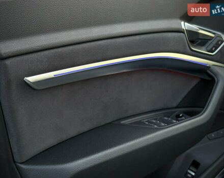 Сірий Ауді E-Tron, об'ємом двигуна 0 л та пробігом 25 тис. км за 47431 $, фото 69 на Automoto.ua