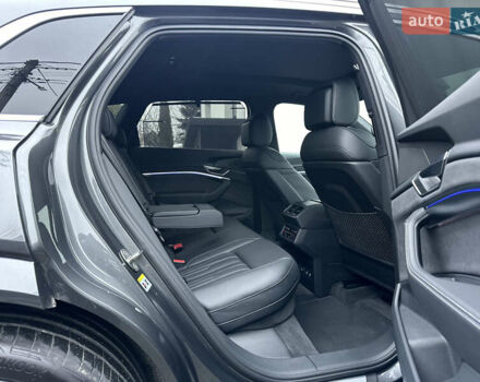 Серый Ауди E-Tron, объемом двигателя 0 л и пробегом 48 тыс. км за 49999 $, фото 83 на Automoto.ua