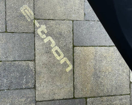 Серый Ауди E-Tron, объемом двигателя 0 л и пробегом 48 тыс. км за 49999 $, фото 42 на Automoto.ua