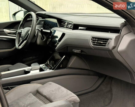 Серый Ауди E-Tron, объемом двигателя 0 л и пробегом 104 тыс. км за 39820 $, фото 49 на Automoto.ua