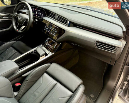 Серый Ауди E-Tron, объемом двигателя 0 л и пробегом 31 тыс. км за 46500 $, фото 52 на Automoto.ua