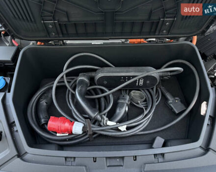 Сірий Ауді E-Tron, об'ємом двигуна 0 л та пробігом 63 тис. км за 39999 $, фото 67 на Automoto.ua