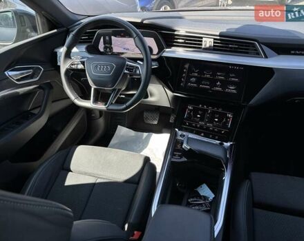 Серый Ауди E-Tron, объемом двигателя 0 л и пробегом 70 тыс. км за 39650 $, фото 21 на Automoto.ua