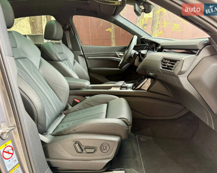 Серый Ауди E-Tron, объемом двигателя 0 л и пробегом 31 тыс. км за 46500 $, фото 50 на Automoto.ua