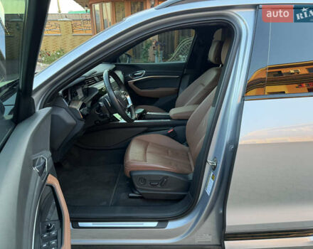 Сірий Ауді E-Tron, об'ємом двигуна 0 л та пробігом 49 тис. км за 36500 $, фото 35 на Automoto.ua