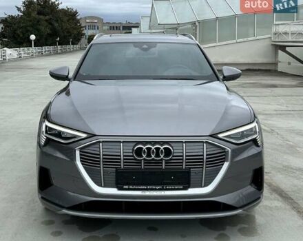 Серый Ауди E-Tron, объемом двигателя 0 л и пробегом 43 тыс. км за 48900 $, фото 3 на Automoto.ua