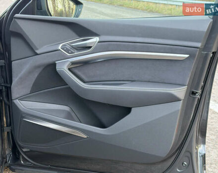 Серый Ауди E-Tron, объемом двигателя 0 л и пробегом 14 тыс. км за 53999 $, фото 102 на Automoto.ua