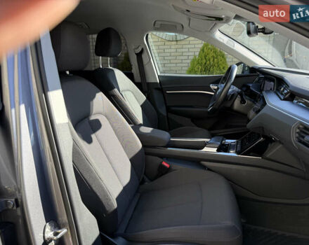 Серый Ауди E-Tron, объемом двигателя 0 л и пробегом 90 тыс. км за 33000 $, фото 77 на Automoto.ua