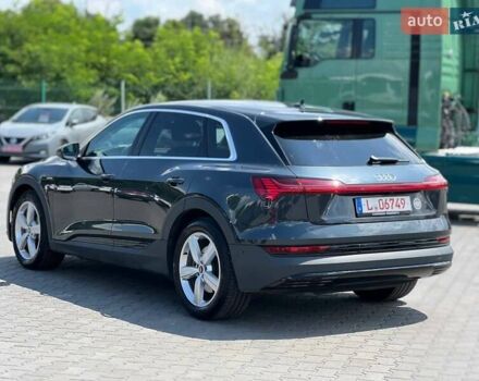 Серый Ауди E-Tron, объемом двигателя 0 л и пробегом 105 тыс. км за 25900 $, фото 1 на Automoto.ua
