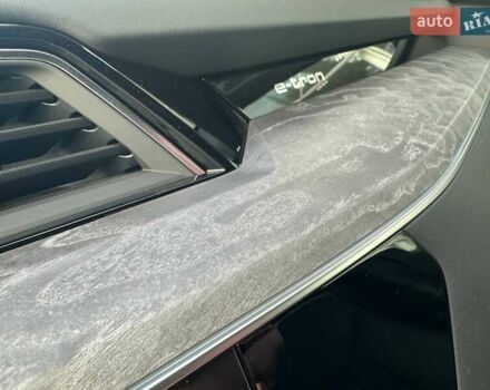 Сірий Ауді E-Tron, об'ємом двигуна 0 л та пробігом 27 тис. км за 53990 $, фото 30 на Automoto.ua