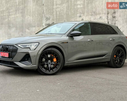 Серый Ауди E-Tron, объемом двигателя 0 л и пробегом 104 тыс. км за 39820 $, фото 10 на Automoto.ua