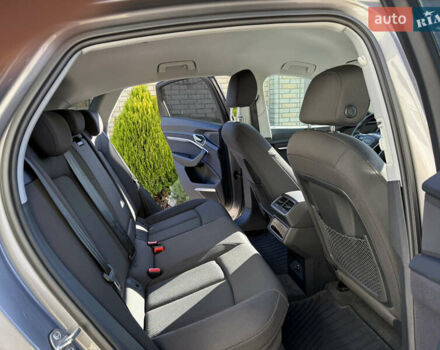 Серый Ауди E-Tron, объемом двигателя 0 л и пробегом 90 тыс. км за 33000 $, фото 84 на Automoto.ua