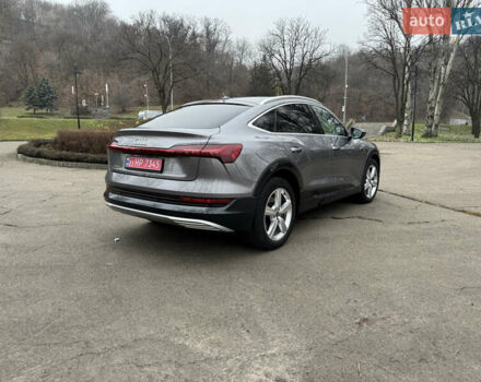 Сірий Ауді E-Tron, об'ємом двигуна 0 л та пробігом 61 тис. км за 39999 $, фото 4 на Automoto.ua
