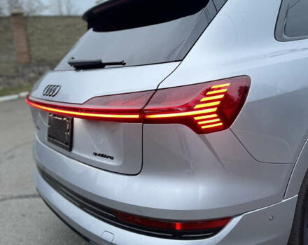 Серый Ауди E-Tron, объемом двигателя 0 л и пробегом 74 тыс. км за 37500 $, фото 21 на Automoto.ua