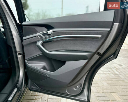 Серый Ауди E-Tron, объемом двигателя 0 л и пробегом 39 тыс. км за 44500 $, фото 45 на Automoto.ua