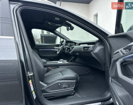 Серый Ауди E-Tron, объемом двигателя 0 л и пробегом 48 тыс. км за 49999 $, фото 88 на Automoto.ua