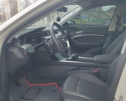 Серый Ауди E-Tron, объемом двигателя 0 л и пробегом 30 тыс. км за 45000 $, фото 10 на Automoto.ua