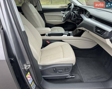 Сірий Ауді E-Tron, об'ємом двигуна 0 л та пробігом 61 тис. км за 39999 $, фото 18 на Automoto.ua