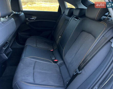 Серый Ауди E-Tron, объемом двигателя 0 л и пробегом 18 тыс. км за 42500 $, фото 36 на Automoto.ua