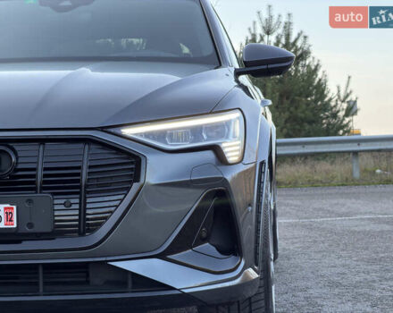 Серый Ауди E-Tron, объемом двигателя 0 л и пробегом 14 тыс. км за 53999 $, фото 22 на Automoto.ua