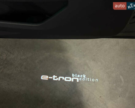 Серый Ауди E-Tron, объемом двигателя 0 л и пробегом 104 тыс. км за 39820 $, фото 70 на Automoto.ua